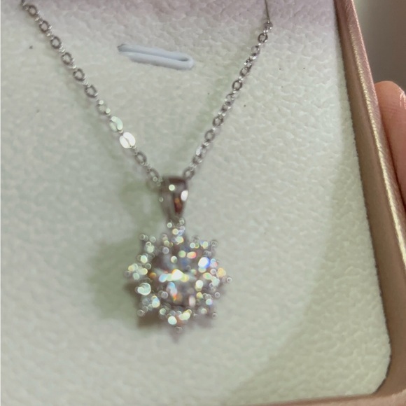 2+ carat moissanite pendant nexklace - Picture 3 of 7